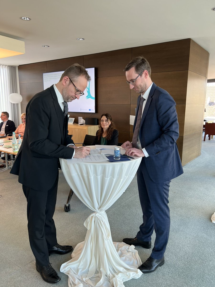 Kaapeli (@kaapeli) on Twitter photo Today we signed the founding documents of EIT Culture & Creativity in Cologne! <a href="/EITCultCrea/">EIT Culture & Creativity</a> Today we signed the founding documents of EIT Culture & Creativity in Cologne! <a href="/EITCultCrea/">EIT Culture & Creativity</a>
