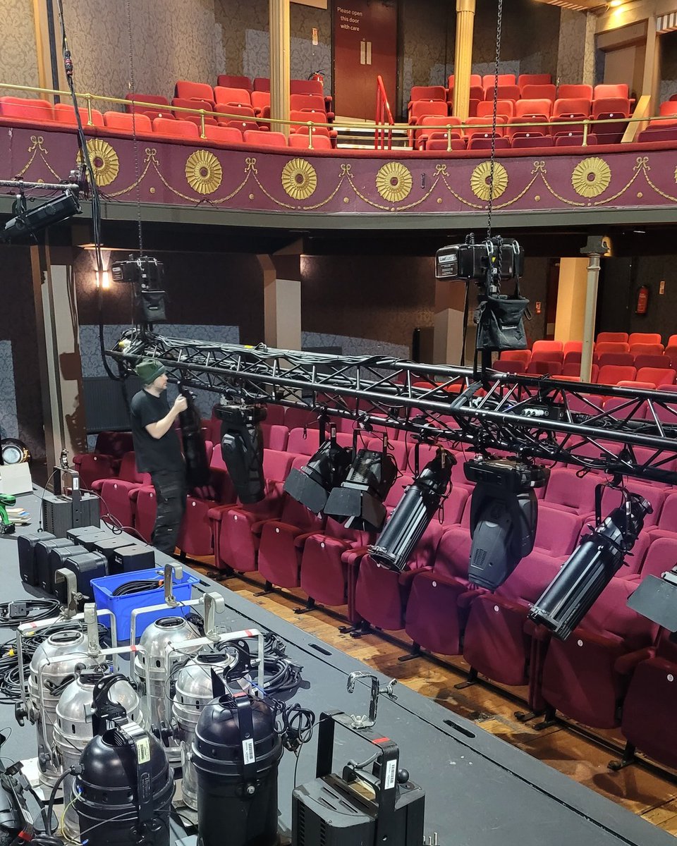 Oldham Coliseum tweet media