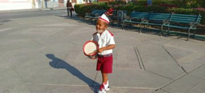 #SantiagodeCuba disfruta en la mañana de hoy en Plaza de Marte el desfile de las Bandas Rítmicas de la Educación Primera Infancia, nuestros pequeños, familiares y docentes se visten de gala por la alegría , <a href="/RaulSamon/">Raúl Samón Soto</a> <a href="/elsa_ena/">Ena Elsa Velázquez Cobiella</a> <a href="/colas_nelvis/">Nelvis Colas Lamarque</a> <a href="/AdolisVelazquez/">Adolis Bonne Velazquez</a> <a href="/dpestgo/">DGE Santiago de Cuba</a> <a href="/CubaMined/">MINED</a>