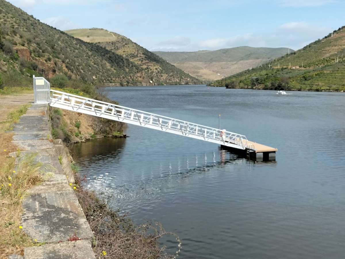 ronautica's tweet photo. Easter holidays, sun and charming places!😎
Meet our latest project in the middle of a natural landscape🍃
➡️ Two #jetties / #acoradouros installed on the waters of the 📍 Douro River, Portugal. 

Enjoying unparalleled views while doing nautical activities is always a good plan🔝 https://t.co/TpXFtRSQSK