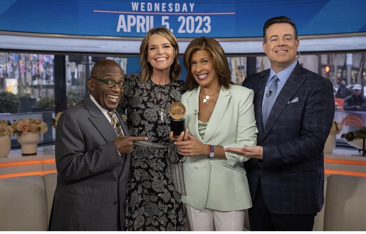 EvanChevrier's tweet image. A lot of people saying, “Hey Evan, congrats on the Peabody!”  And I say, “well thank you. But I did get SOME help.” 
So cheers to all my amazing teammates at the @TODAYshow @PeabodyAwards #PeabodyAward