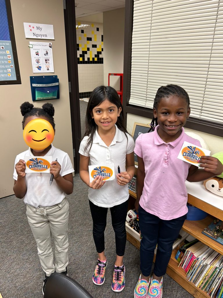 CounselorNguyen's tweet photo. Check out our fabulous #AVIDLeaders of the week! With the right attitude, mindset, and grit, there’s no telling how far our comets will go 💫  @ChancellorComet #CollegeReadiness #CollegeBound https://t.co/FaN7xgYbnI