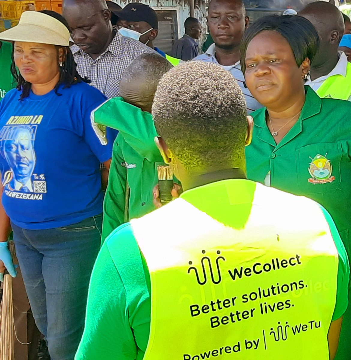 WeTu_Kenya's tweet photo. We #cleaned Mbita town today, thanks to @HomaBayCountyKE. Role of the #community in #solidwastemanagement was appreciated. WeTu brand conspicuosly visible as a key player in #Ewastemanagement. Mbita town was painted green with #environmentconservation messages.
@gladyswanga https://t.co/UIUuE24r5A
