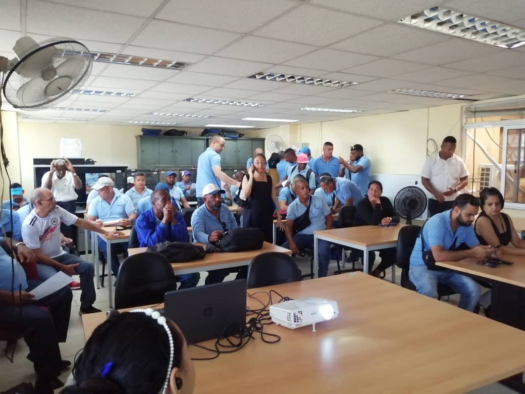 etecsa_dvpe's tweet photo. Continúan en la #DVPE las asambleas de presupuesto.
#MejorEsPosible
#DEOCT 
#EtecsaTeAcompaña https://t.co/ZsFqKnxZ7F