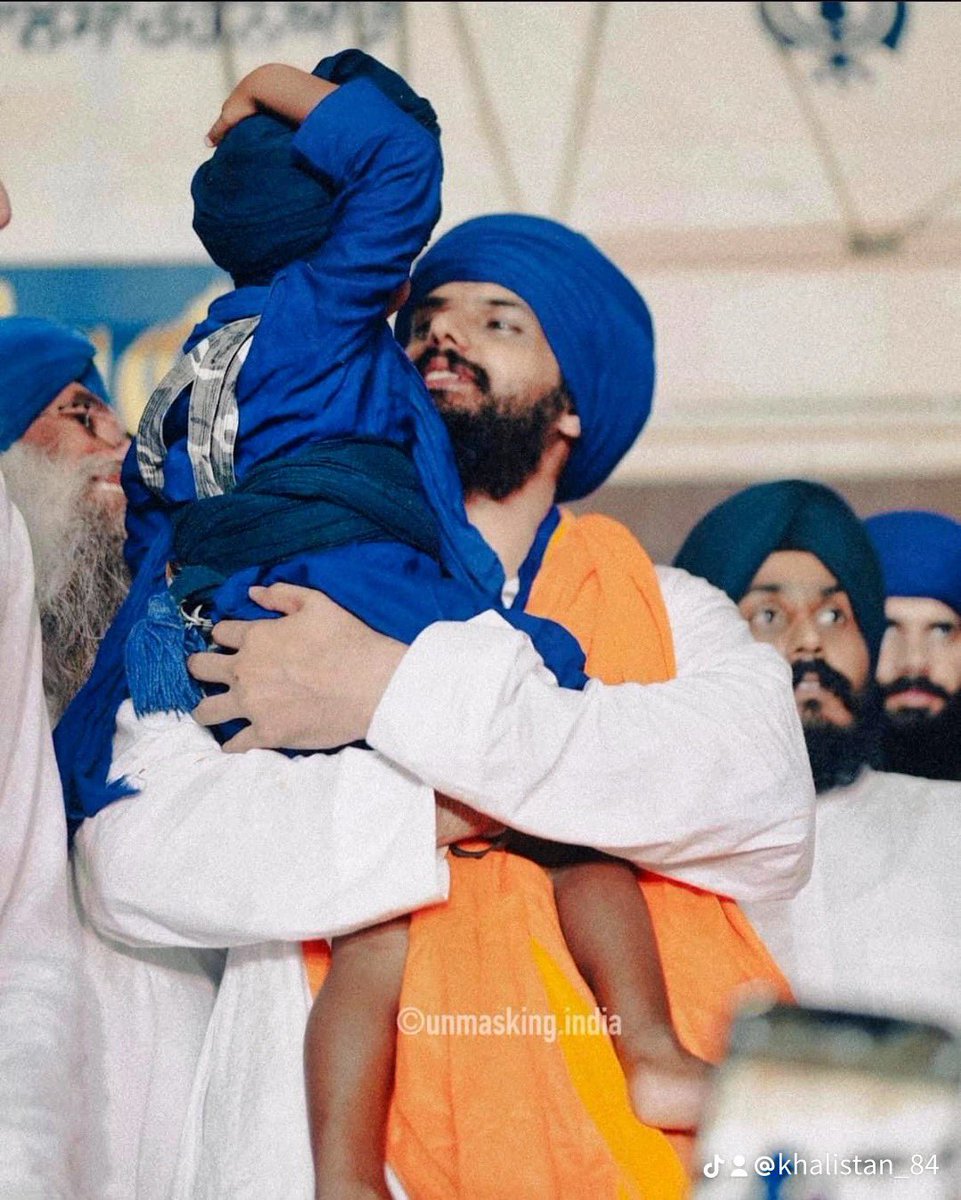 ਸਮਾਂ ਜਿਹੋ ਜਿਹਾ ਵੀ ਹੋਵੇ #ਭਾਈ_ਅਮ੍ਰਿਤਪਾਲ_ਸਿੰਘ_ਖਾਲਸਾ ਡੋਲੇ ਨਾ ਬੱਸ ਵਾਹਿਗੁਰੂ ਅੱਗੇ ਹਰ ਘੜੀ ਇਹੇ ਅਰਦਾਸ ਆ ਨਹੀਂ ਜਿਹੜੇ ਡੋਲੇ ਹੋਏ ਨੇ ੳਹ ਕੀ ਚੰਦ ਚੜਾ ਰਹੇ ਨੇ ੳਹ ਸਭ ਦੇ ਸਾਹਮਣੇ ਹੀ ਨੇ #ਚੜਦੀ_ਕਲਾ ਹੀ ਵਾਹਿਗੁਰੂ ਦੀ ਕਲਾ ਹੋਵੇ ਤੇ ਇਸ ਵਰਤਾਰੇ ਨੇ ਬਹੁਤਿਆਂ ਨੂੰ ਇੱਥੇ ਤੱਕ ਮਜਬੂਰ ਕਰ ਦਿੱਤਾ ਕੇ ੳਹ ਆਪਣੇ ਮੁੰਹ ਤੋਂ ਚੀਕ ਚੀਕ ਦੱਸ