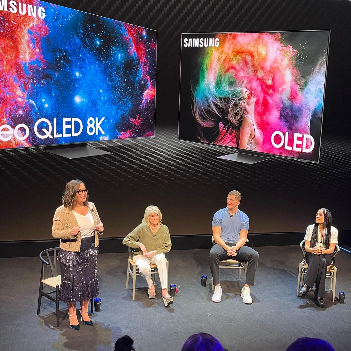 Hanging out with <a href="/SamsungUS/">Samsung US</a> and these lovely people last night. <a href="/rosariodawson/">Rosario Dawson</a> <a href="/MarthaStewart/">Martha Stewart</a> &amp; #CarlNassib. #morewowny #unboxanddiscover #rosasriodawson #bechicmag