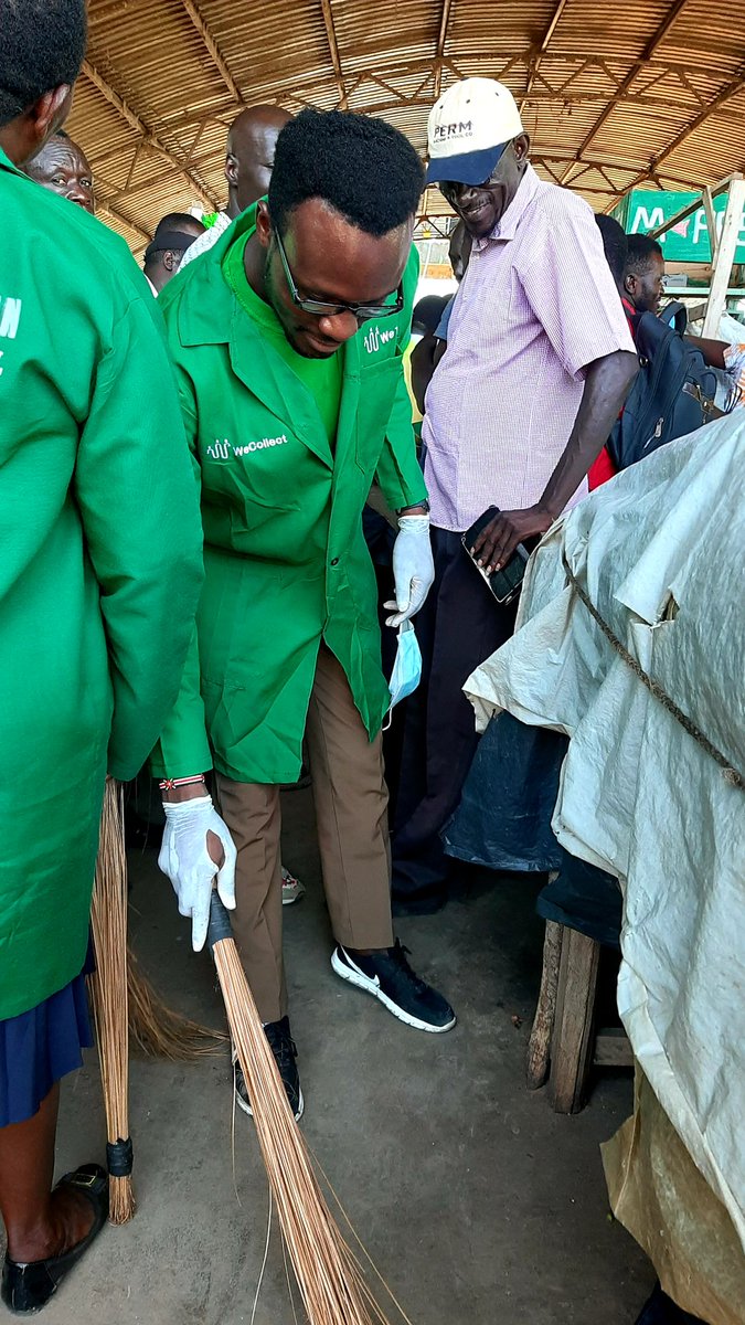 WeTu_Kenya's tweet photo. We #cleaned Mbita town today, thanks to @HomaBayCountyKE. Role of the #community in #solidwastemanagement was appreciated. WeTu brand conspicuosly visible as a key player in #Ewastemanagement. Mbita town was painted green with #environmentconservation messages.
@gladyswanga https://t.co/UIUuE24r5A
