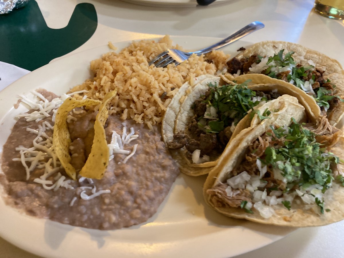 青木潤太朗（ロリババアが好き on Twitter "シカゴ郊外で食べたタコスです（アメリカ人に店選びを任せると必ず一度は挟んでくる気がし