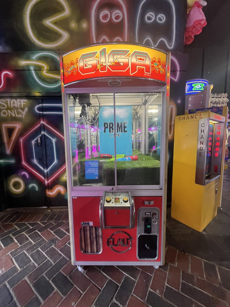 zachariahassler's tweet photo. New for 2023 Prime Claw Machine at Thorpe Park 50p a play ๐๐ #prime #primetracker @PrimeHydrate https://t.co/wLhhVhUKSj