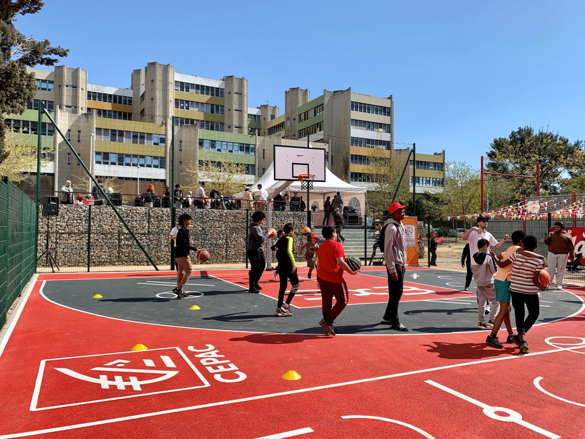 <a href="/Paris2024/">Paris 2024</a> <a href="/3x3ffbb/">3x3 FFBB</a> <a href="/Erilia_Officiel/">Erilia</a> <a href="/fabressec/">Christine Fabresse</a> <a href="/ffbasketball/">Fédération Française de BasketBall</a> <a href="/EspritBasket/">Esprit Basket Caisse d’Epargne</a> <a href="/FredLavergne/">Frédéric Lavergne</a> <a href="/marseille/">Ville de Marseille</a> <a href="/SamiaGhali/">SAMIA GHALI</a> <a href="/sjibrayel/">Sébastien Jibrayel</a> <a href="/MarionBareille/">Marion Bareille</a> <a href="/MaximeGalin/">Maxime Galin</a> <a href="/pacteutile/">Pacte Utile Caisse d’Epargne</a> <a href="/Caisse_Epargne/">Caisse d'Epargne</a> #VousEtreUtile  🏀 | C'est la semaine olympique et paralympique 📢 Un moment clé pour faire découvrir les disciplines olympiques et paralympiques dont le basket <a href="/3x3ffbb/">3x3 FFBB</a>. Mobilisons les jeunes aux bienfaits de la pratique sportive régulière 🤸 #SOP2023