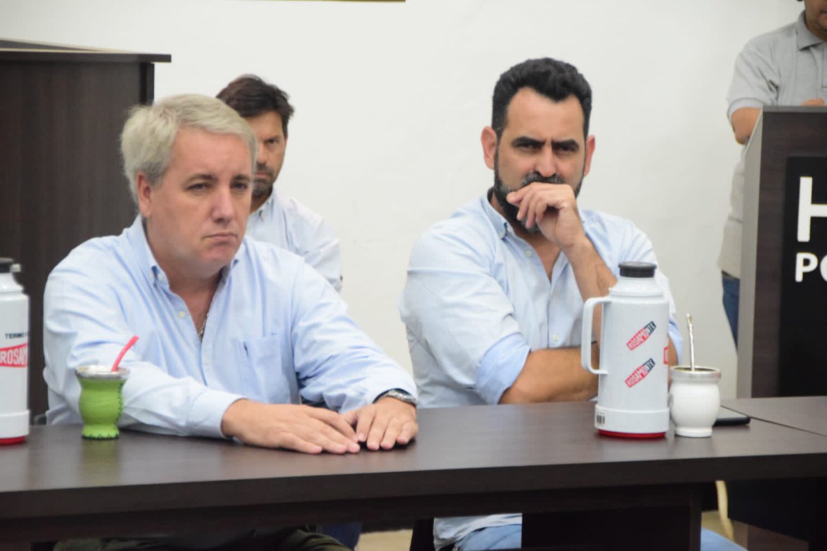 hcdposadasok's tweet photo. #Comisiones
En Transporte y Tránsito sigue el estudio punto por punto sobre la Ordenanza que regula a los taxis y remises de nuestra ciudad. Legislar de manera conjunta para elaborar la mejor norma.
Pte. Comisión @colovancsik https://t.co/BKQTAYPkJC