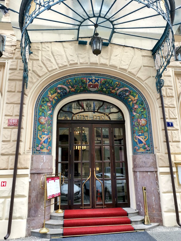 reen624's tweet photo. Ein Kurzurlaub in der #Tschechei mit @CatnessNessa und ihrem Dad, um die Verwandschaft zu besuchen! 🇨🇿#Prag #Praha #Prague #Czech #CzechRepublic Richtig nice hier! #Pivo 🤝🇨🇿 https://t.co/x6XieAO9vv
