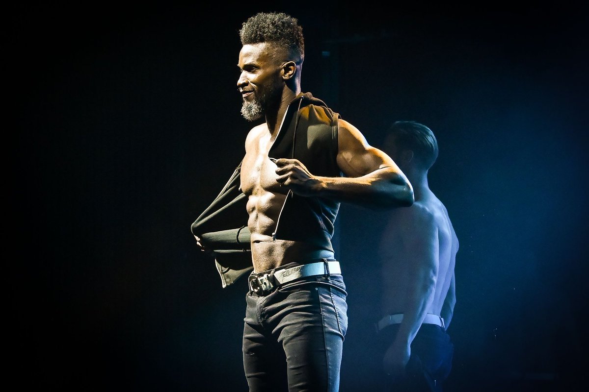 ChaunTWilliams's tweet photo. Shows in Zürich, Switzerland⚡️ https://t.co/X8ylAaBJb2
