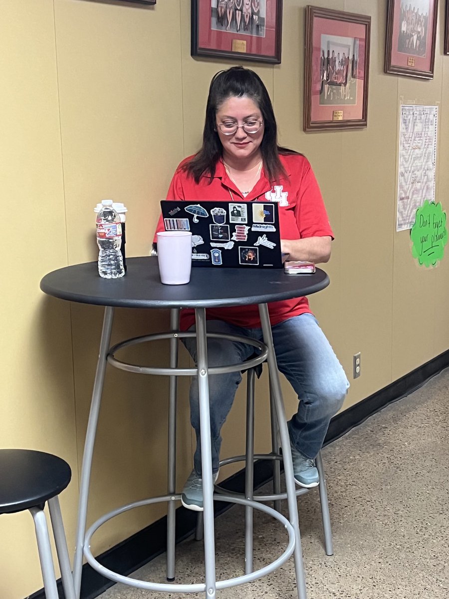 MaribelAranda12's tweet photo. Love to see APs working where the students are. #commitment #studentsfirst #beingvisible ⁦@CrockettColts⁩ https://t.co/I8xOi0GekK