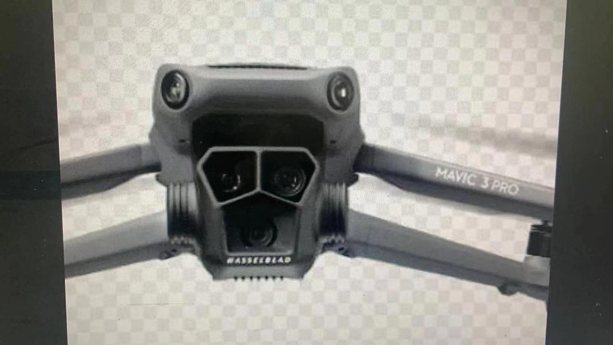 FlyZoneDrone's tweet photo. First look at the upcoming DJI Mavic 3 Pro.
From the photos you can see that it will have 3 cameras
more specs coming soon

#djiglobal #djidrones #Mavic3 #mavic3cine #drones #DJI #uas #DJIRC #imagingaboveeverything #mavic3pro #Mavic3ProCine #djimavic3pro #flyzonedrone https://t.co/l1X1nYa8wi