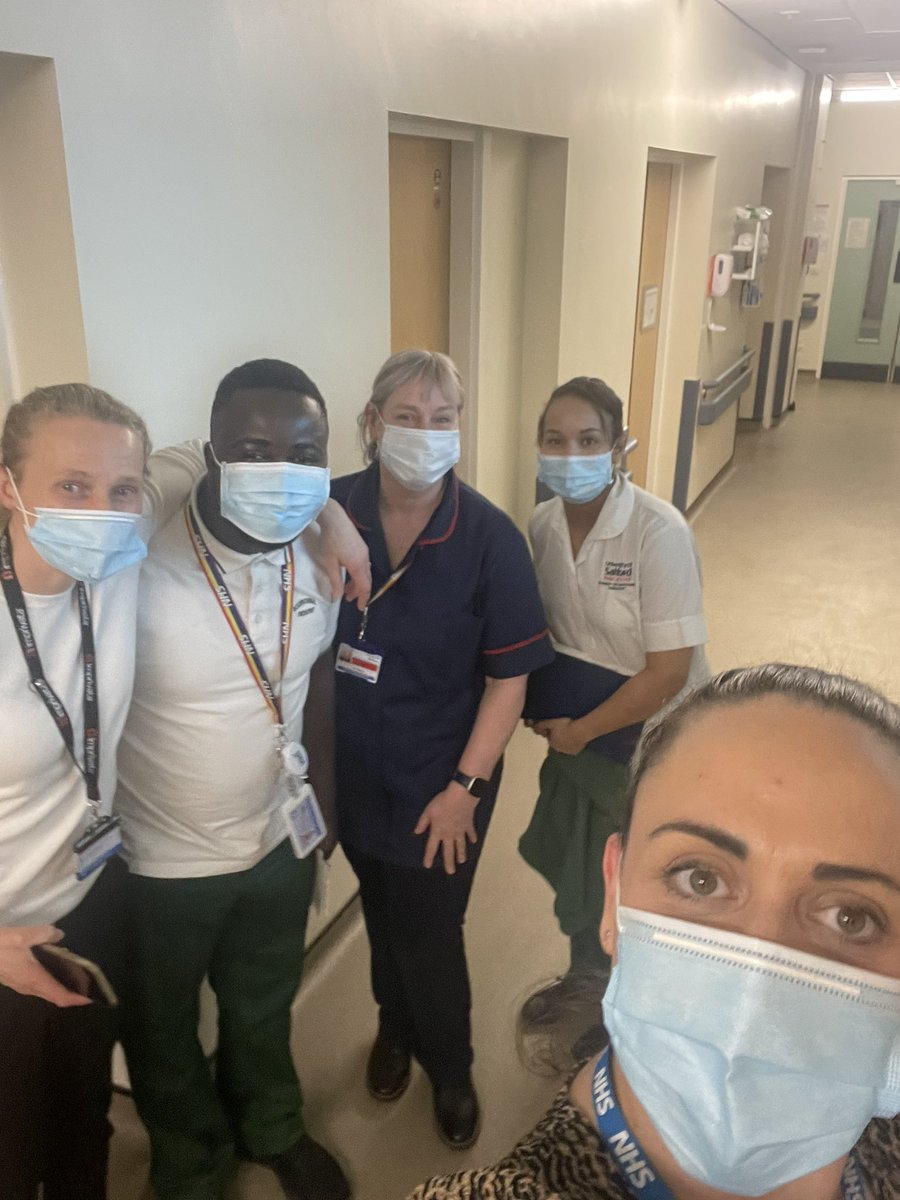 Boltondigital1's tweet image. Our first digital ‘walkabout Wednesday‘ trouble shooting in real time and seeing the teams in action with the tech out on the wards A4, B1, B2 and B3 great work guys 🥇👏@QuirkeViv @boltonnhsft #Digital #nurses #wards #clinicalinformatics #digitalchampions