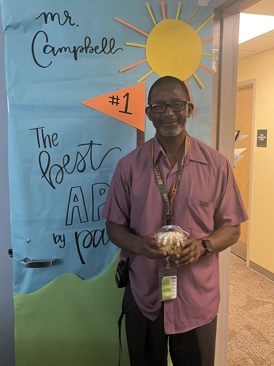 OCPSJessSmith's tweet photo. Our APs throw everything “bundt” the kitchen sink into their work and it SHOWS! They are truly servant leaders for our students and school communities and we couldn’t be more grateful. ❤️ #TeamNorth #BestAPsEVER https://t.co/5wpDdciQLt