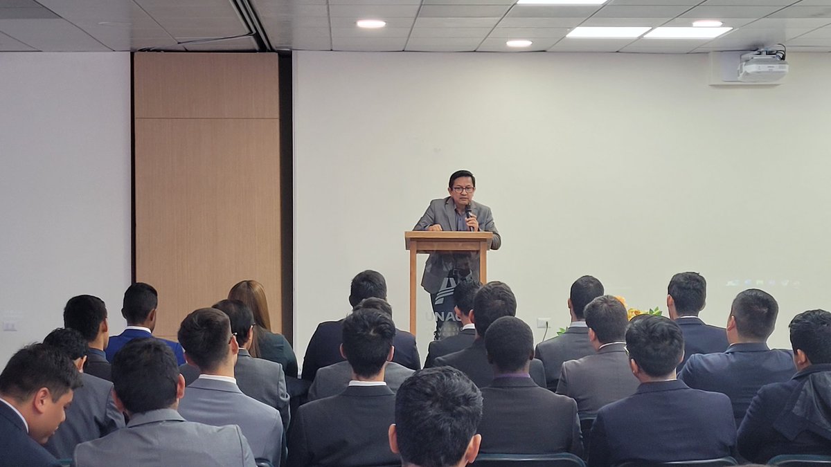 LuisSaavedraIAS's tweet photo. Pr. Adolfo Suárez en reunión con los alumnos de nuestra Facultad de Teología, UnACh. https://t.co/tQDTjRpK0z