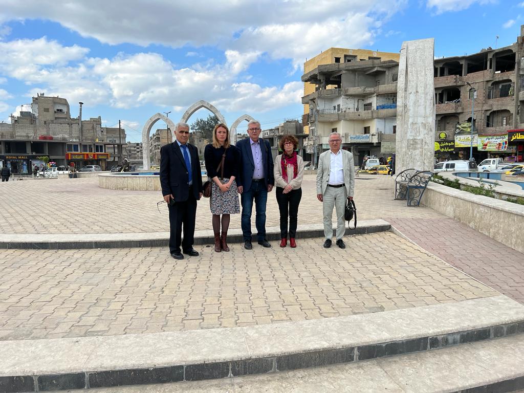 LaurenceCohen94's tweet photo. Pour la première fois depuis sa libération de Daesh, une délégation française s’est rendue à Raqqa au Nord Est Syrien. Nous l’avons fait dans le but de dénoncer les exactions d’Erdogan et pour demander le renforcement de l’aide 🇫🇷, 🇪🇺 et internationale à l’@aanes__official https://t.co/aOLm2hTa4l