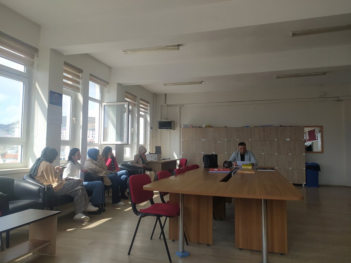 Okul ziyeretlerimize devam ediyoruz. Bugün Merkez Kaleönü Ortaokulu ve Selahaddin Eyyubi İmam Hatip Liselerini ziyaret ettik.
#birliktebaşaracağız 
#eğitimiş 
.
<a href="/egitimis/">Eğitim-İş</a> <a href="/kademozbay_/">Kadem Özbay</a> <a href="/SaitogluCihan/">Cihan SAİTOĞLU</a> <a href="/egitimisbingol/">Eğitim İş Bingöl</a>