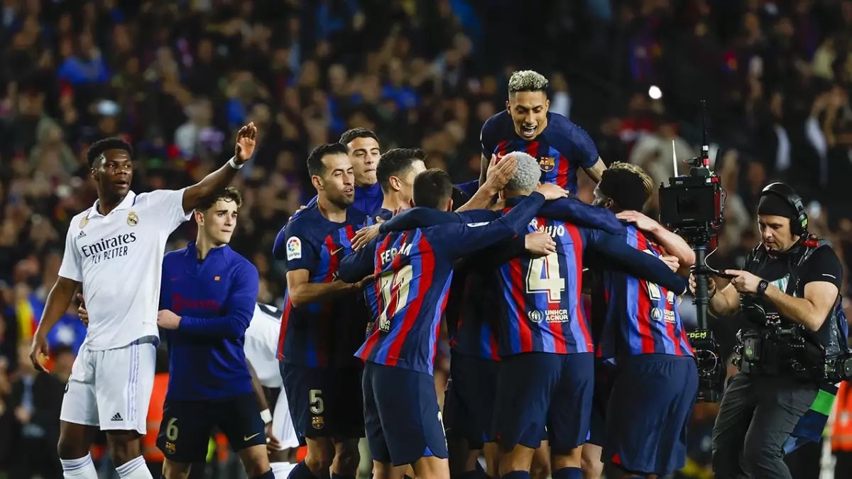 Hoy se juega la vuelta de la #CopaDelRey entre el #Barcelona  y #RealMadrid 🏆

Dato curioso:

Los últimos 3 partidos entre ambos equipos han sido en el 2023 y los 3 los ganó el #Barcelona 🔴🔵