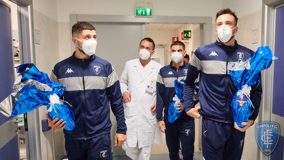 Empoli Football Club Official (@empolifc) on Twitter photo ๐ท๐ท๐ท๐ท #EmpoliForCharity #PasquAzzurra
Questa mattina <a href="/Libby2709/">Liberato Cacace</a>, Razvan Marin e Samuele Perisan hanno visitato il reparto di pediatria dell'Ospedale San Giuseppe di #Empoli consegnando le uova di Pasqua ai piccoli pazienti e al personale sanitario dellโospedale ๐ท๐ท๐ท๐ท #EmpoliForCharity #PasquAzzurra
Questa mattina <a href="/Libby2709/">Liberato Cacace</a>, Razvan Marin e Samuele Perisan hanno visitato il reparto di pediatria dell'Ospedale San Giuseppe di #Empoli consegnando le uova di Pasqua ai piccoli pazienti e al personale sanitario dellโospedale