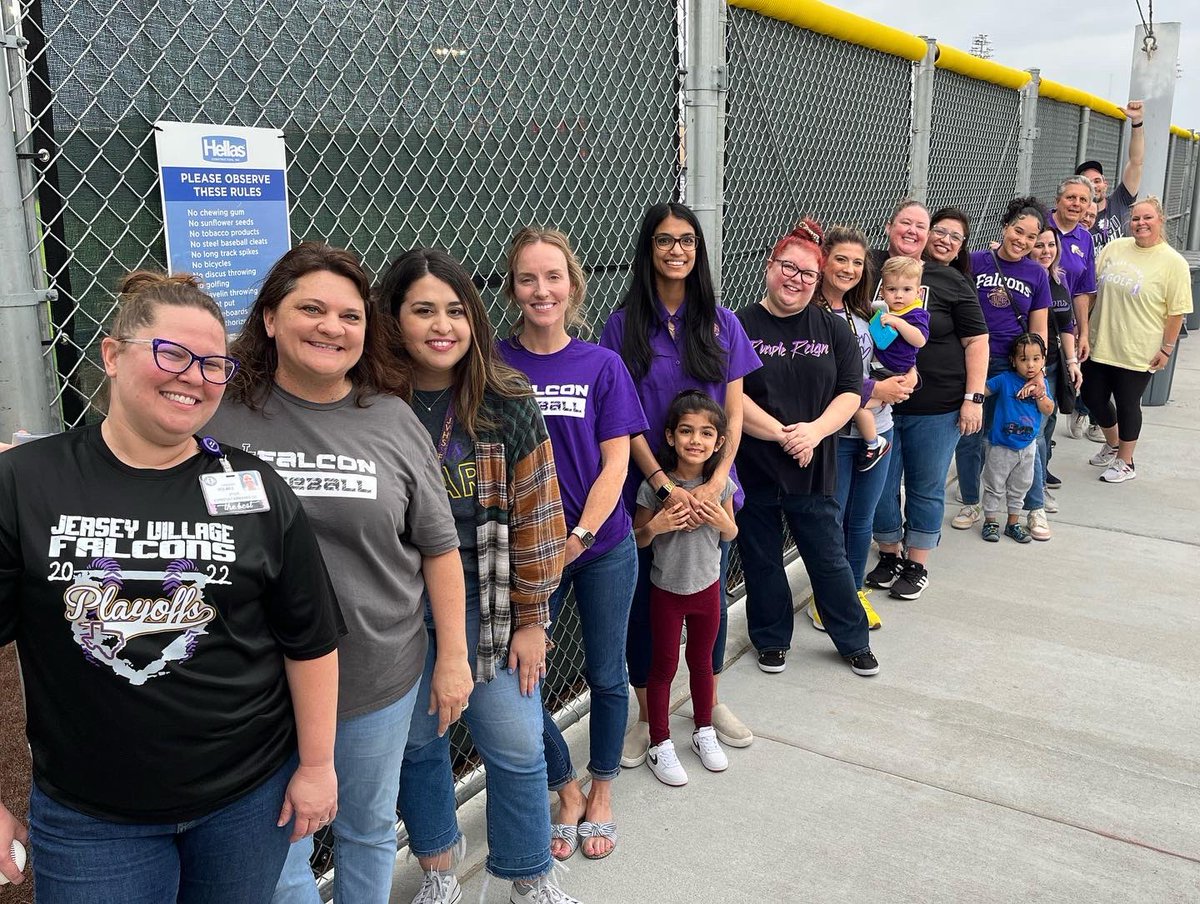 JVFalconBB's tweet photo. Thank you to all the teachers who came out to support last night! We appreciate YOU!⚾️🙌🏽

 @jvfalconsath @JVTVNews @mommaking22 @marroyopeterson @thomasbunch13 https://t.co/BGO39GSU1p