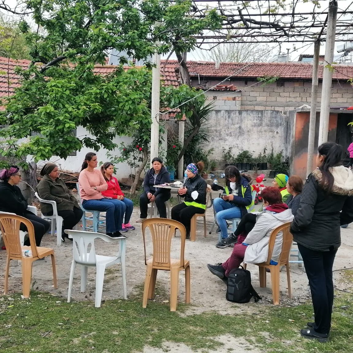 Bugün Gültepe mahallesindeyiz. Depremzede halkımızın hukuki hakları hakkında bilgilendirme toplantısı yapıldı.
#dayanışmayaşatır
#izmirdayanışmagönüllüleri