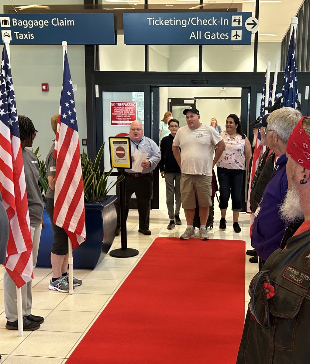 Team ECP welcomes an American hero to Panama City. #TeamECPfl ##warriorbeachretreat <a href="/pratts84/">Brian Pratts</a> @Cmkressig <a href="/UnifiAviation/">Unifi</a>