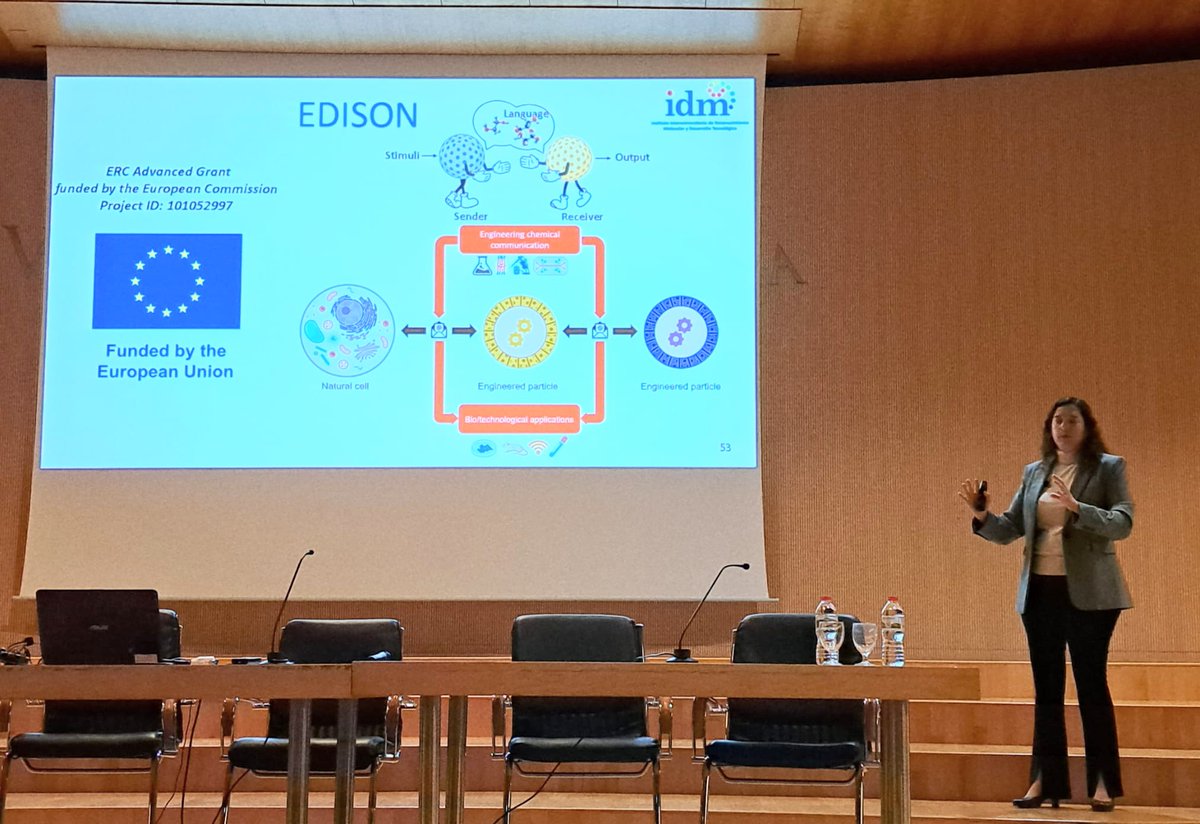 ElenaIDM's tweet photo. Muy feliz de la oportunidad que me ha  dado la sección territorial de Valencia de la @RSEQUIMICA  y la @FacQuimicaUVEG  de enseñar nuestra investigación a través del ciclo de conferencias #FronterasdelaQuimica. Encantada de presentar los proyectos #ERC_EDiSON y @photongate_EU. https://t.co/gr6NnFvM5f