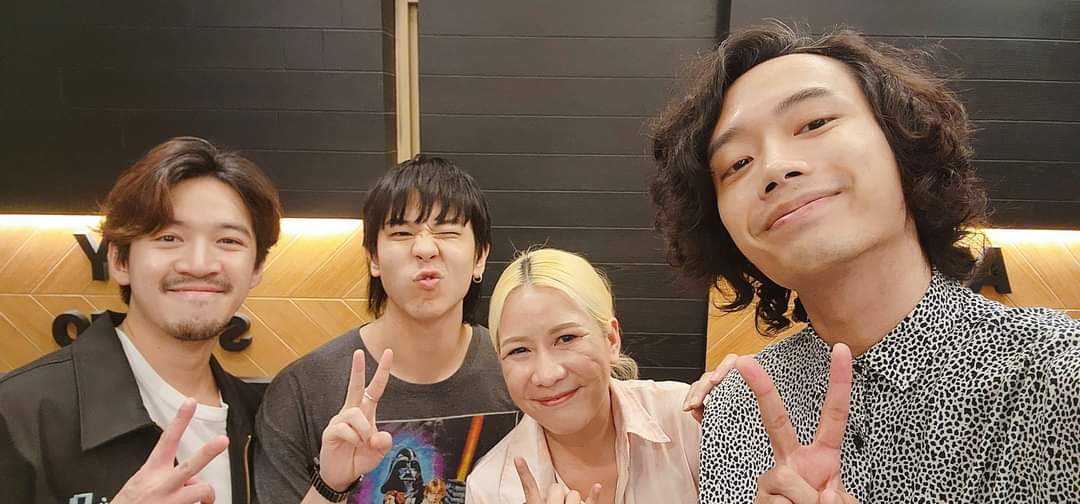 oomamm's tweet photo. เมื่อวานตอนเจอเติร์ด : ไม่ใช่ผมพี่ ผมไม่มีคิว ผมยังตกใจเลยเสียงเหมือนผม .. โถถถ พ่อคุณ แต่ทั้งบิลลี่ ไมโล และเติร์ด คือเก่งมาก น่ารักมาก สร้างผลงานดีๆแบบนี้ออกมาอีกเรื่อยๆนะ แล้วพี่จะตามไปถล่มไอจีตามสัญญา 🤣 #MaskSinger12 #TillyBirds https://t.co/eWNruhQh5q