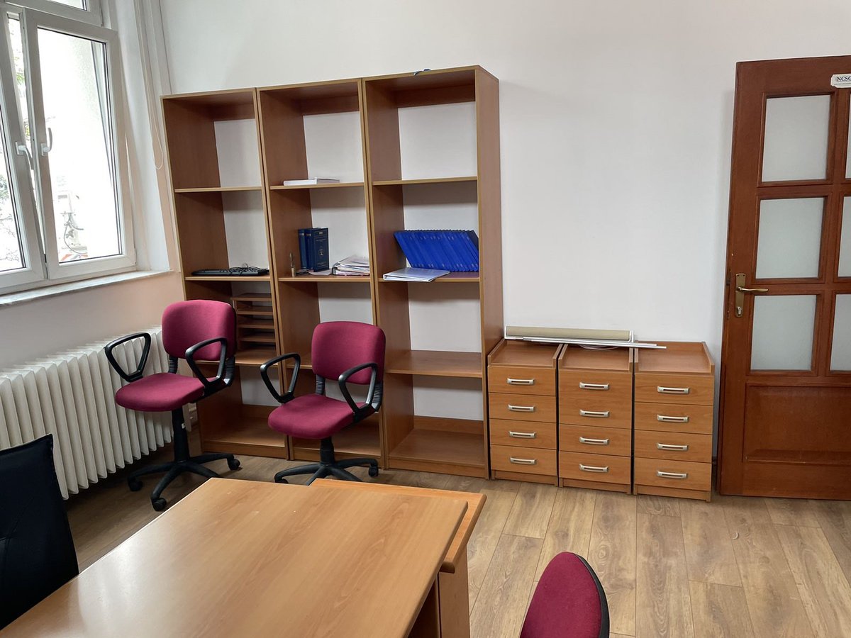 Rektorati's tweet photo. Themelohet Qendra për Studime Klinike. ⚖️

Kjo qendër, ndër të tjerash, do të shërbejë për ndërlidhjen e studentëve të juridikut me institucionet e drejtësisë dhe aktorët e tjerë të tregut të punës.

Për më shumë: https://t.co/ZXCkSV8MTg 

#UPisUP https://t.co/X6zdovLsoF