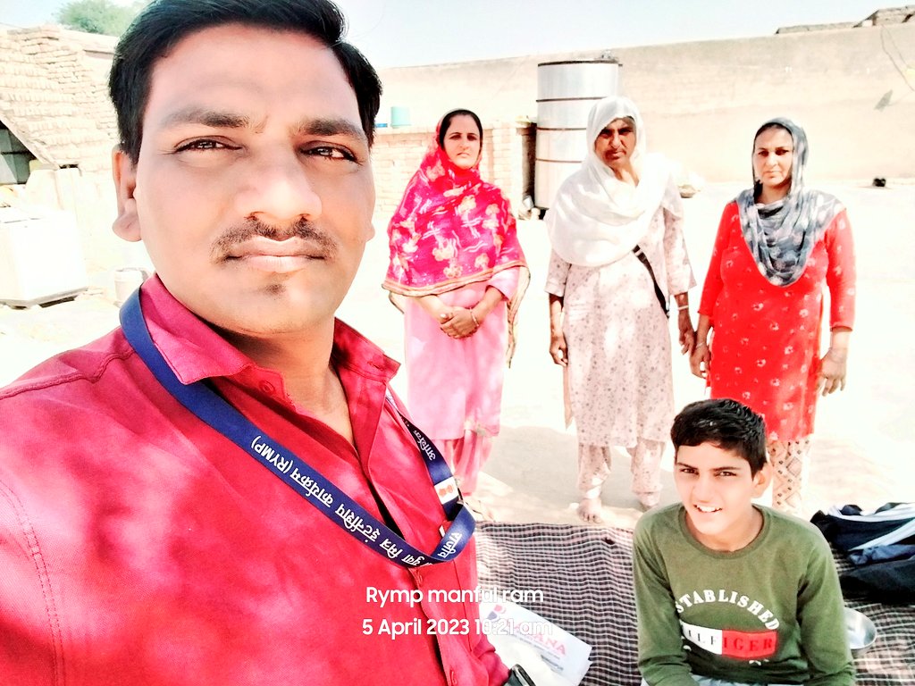 ManfulRam8's tweet photo. ग्राम पंचायत 14ff 
18ff 
गांव में आमजन को राज्य सरकार की जनकल्याणकारी योजनाओं को घर-घर तक जानकारी दी और इन योजनाओं से मिलने वाले लाभ के बारे में बताया गया 
@_lokeshsharma @ashokgehlot51 @RG_Yuva_Mitra @Amritgill0786 @AnilJai37804325 @kuldeepmt @ChauhanINC @arunbrw https://t.co/VkcXsomYZN