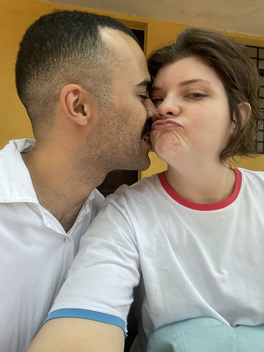 juliia_e's tweet photo. conheci o namoradinho trabalhando com o migo dele. ele já tinha ido no bar que a gente trabalhava 2x e estava namorando, mas a gente não tinha se encontrado. na 3x que ele foi, tava solteiro e foi a primeira vez que a gente se viu.
isso foi no final de 2021. seguimos ✨🩵 https://t.co/PB7xjivZpn