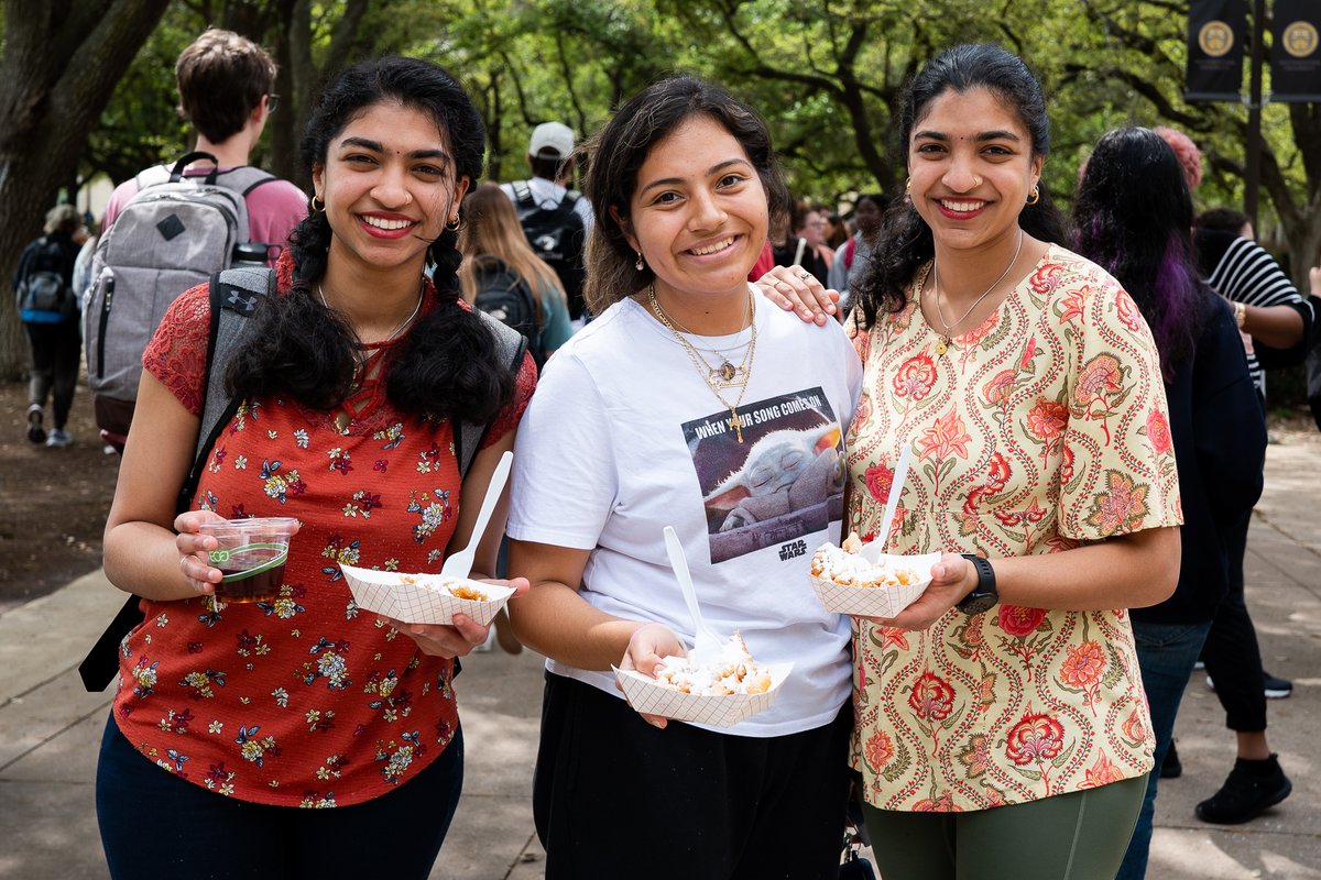 SouthwesternU's tweet photo. Join us for Sweet Surprise today on the Academic Mall from 1:30 - 3 p.m. 🍭🍦🍪 https://t.co/TWHqqbfFYR