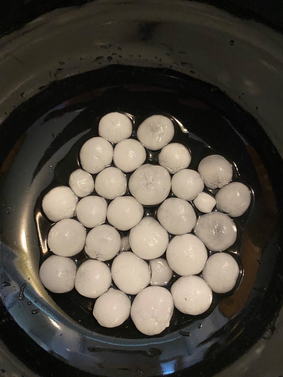Grace Vanderzande π¨π¦ (@buttonsthoughts) on Twitter photo Yes those are hail stones. Heading Kingston way. Be careful out there.#Weather <a href="/MIHomeYGK/">π¨π¦ Make It Home YGK</a> Yes those are hail stones. Heading Kingston way. Be careful out there.#Weather <a href="/MIHomeYGK/">π¨π¦ Make It Home YGK</a>
