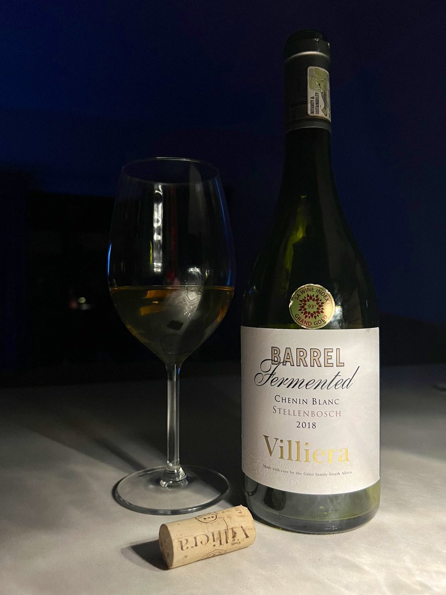 #WineWednesday ft. 2018 @villiera Barrel Fermented #CheninBlanc ✨

#DrinkChenin 

(my last bottle, but so worth it!)