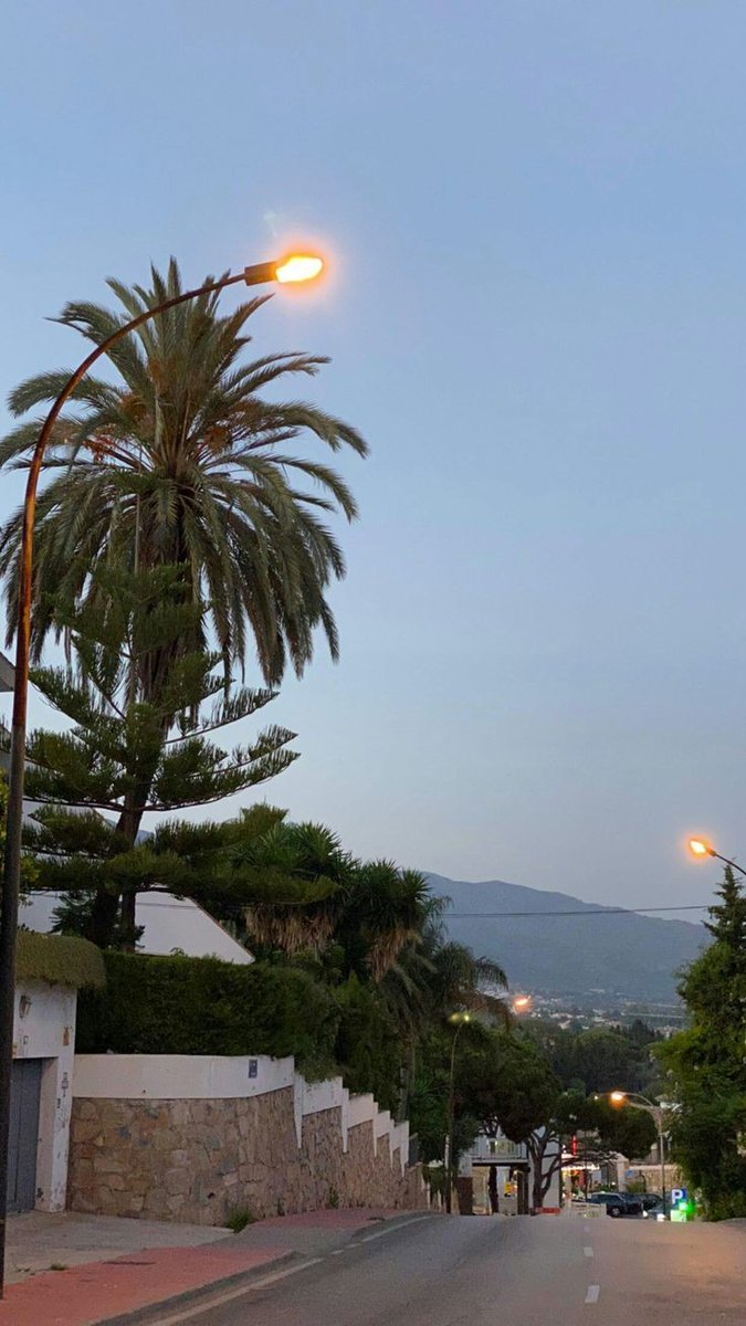niccsat's tweet photo. californiaaaaaaa 🎸🎸🎸 https://t.co/Bzo8qRvkqB