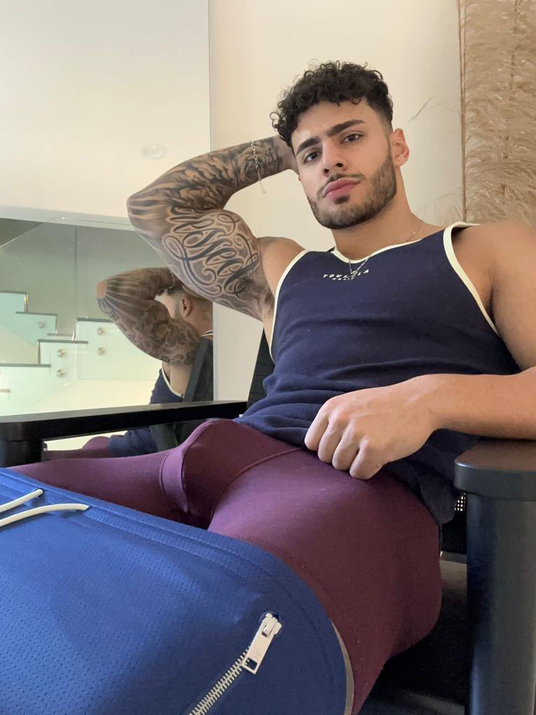 ybamer1996's tweet photo. Workout on this seat or at the gym? #fitness https://t.co/1IqksUIBlD https://t.co/H0BMIN8Gm1