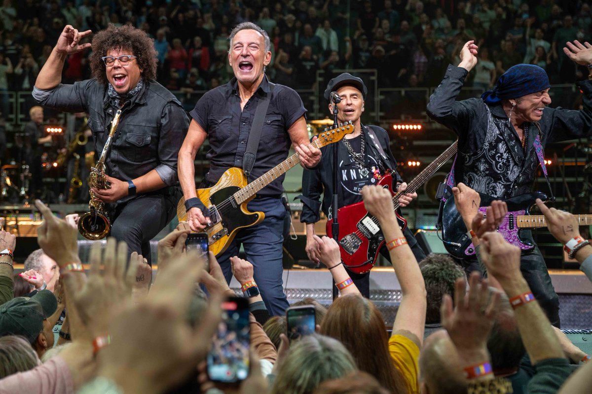 Bruce Springsteen tweet media