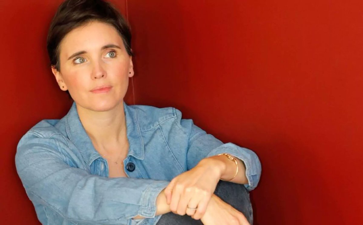 [actu] C'est Bintou Dembélé qui ouvrira la 77e édition du <a href="/FestivalAvignon/">Festival d'Avignon</a> le 5 juillet à 17h avec G.R.O.O.VE, une performance déambulatoire, puis Julie Deliquet mettra en scène "Welfare" d'après le film de Frederik Wiseman dans la Cour d'honneur à 22h.