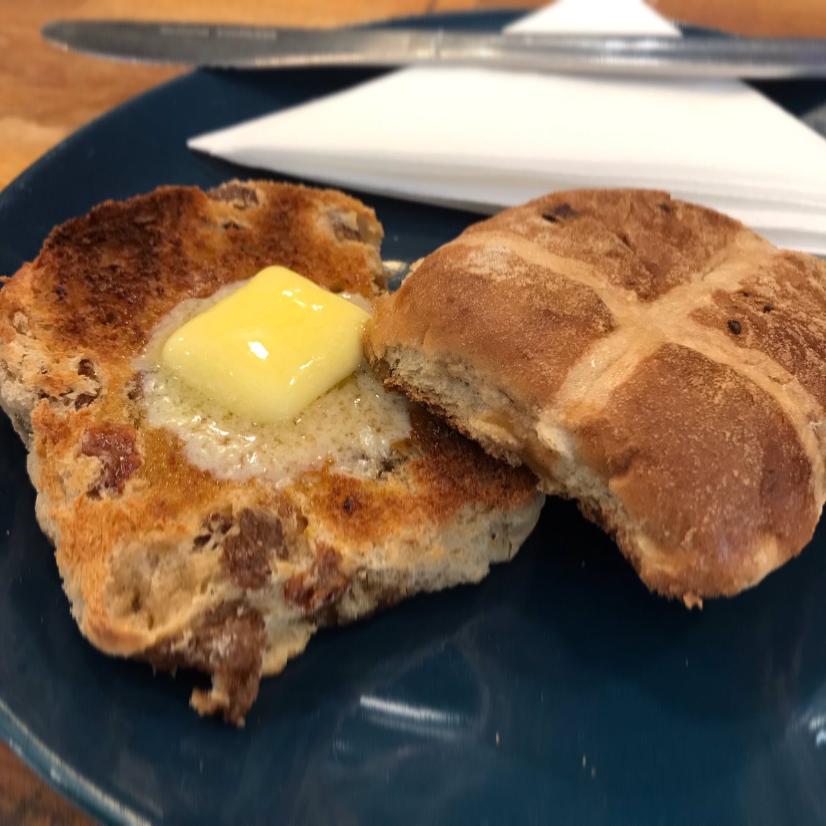 artcafe1's tweet photo. It’s hot cross bun time again friends, perfect if you’re not in the mood for a big breakfast… very nice of an afternoon too, in fact you can have one of ours any time you like!

#easterfood #merseaisland #theartcafe #mersea #hotcrossbunseason https://t.co/TB16Amy58L