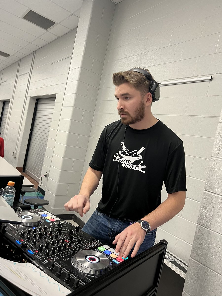 LEHSPROM24's tweet photo. Getting the students ready for prom on May 6 - Our Prom DJ- Ryan - from DJ Toad taking requests at lunch @EAST_HAWKS https://t.co/uAqzzWY2lc