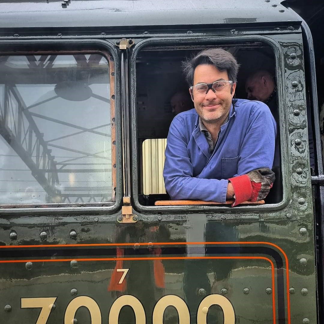 CandourTV's tweet image. Tonight, join trainee steam train driver Ian in the cab of loco Britannia as he brings the vintage #Saphos train into Kingswear on the stunning #Devonshire Coast.

Tune into More4 at 9pm for episode 1!

#BritainsMostLuxuriousTrainJourneys #BMLTJ #More4