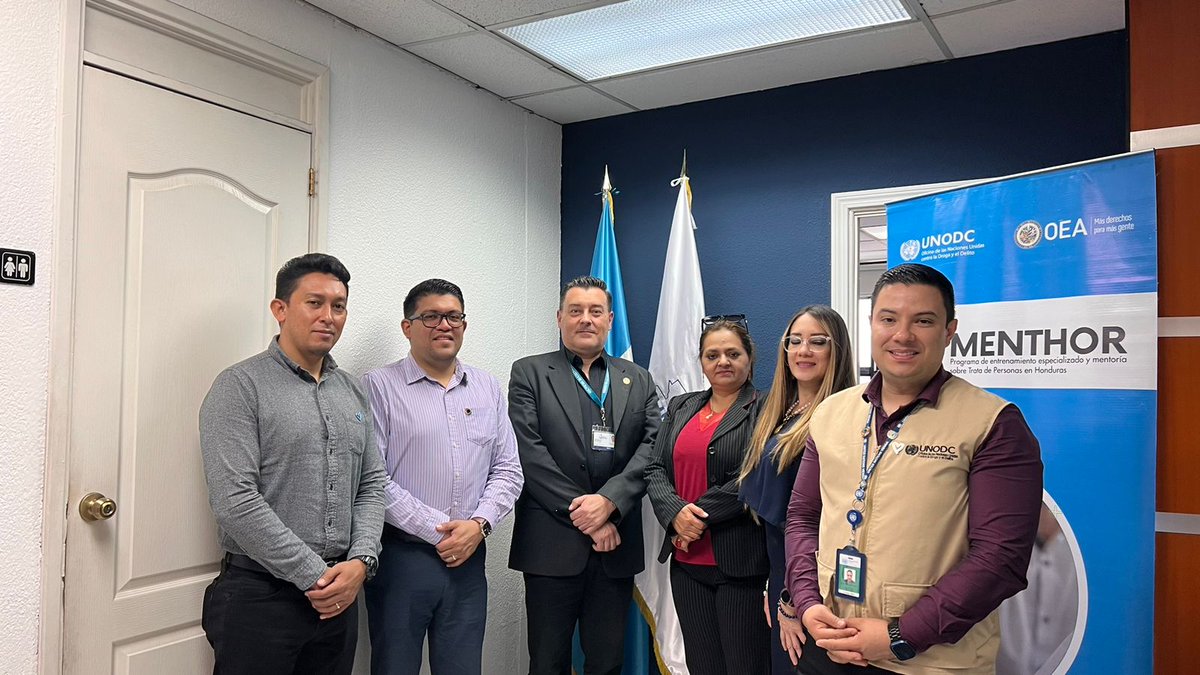 UNODC_ROPAN's tweet photo. Operadores de justicia y representantes del gobierno de Honduras 🇭🇳 realizan visita de estudio e intercambio de buenas prácticas a Guatemala🇬🇹.
Estos 4 funcionarios son egresados del diplomado sobre #TrataDePersonas ofrecido por nuestro programa #Menthor. https://t.co/ZAVFIZc8Nw
