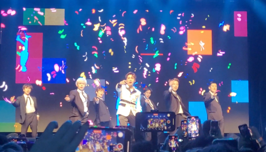etteuquohc's tweet photo. 파리떼창캠 4탄><
한국어가사까지 꽤 잘 따라불러서 놀랐어요(특히 내옆사람) 근데 영어가사에서 소리 완전 커지는거 귀엽죠ㅋㅋㅋㅋㅋㅋㅋㅋㅋ 
#강다니엘  #kangdaniel #firstparadeinParis #parade

🎬https://t.co/si9pFT5zHG https://t.co/7k6bLn1jvN