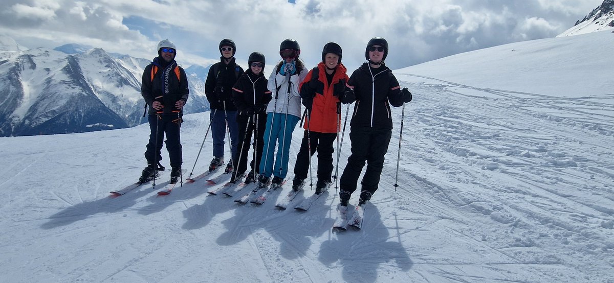 SAA_skiing's tweet photo. Panorama run for this group today with some stunning views from the top! https://t.co/rT5GoCcL1O