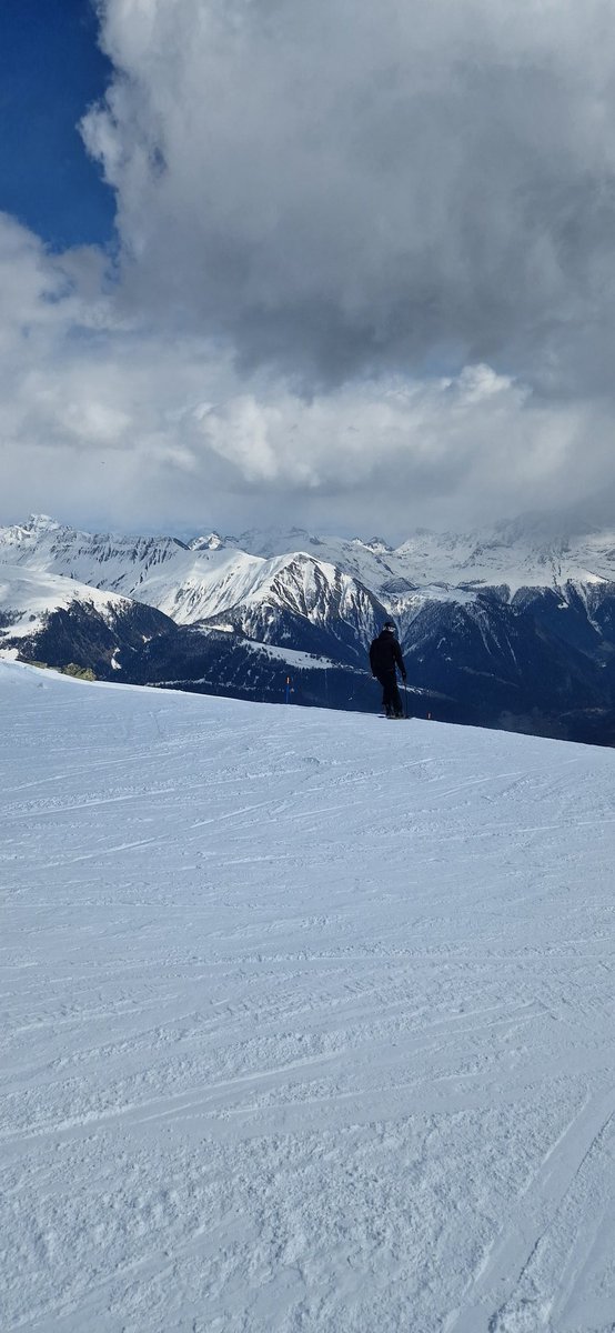 SAA_skiing's tweet photo. Panorama run for this group today with some stunning views from the top! https://t.co/rT5GoCcL1O