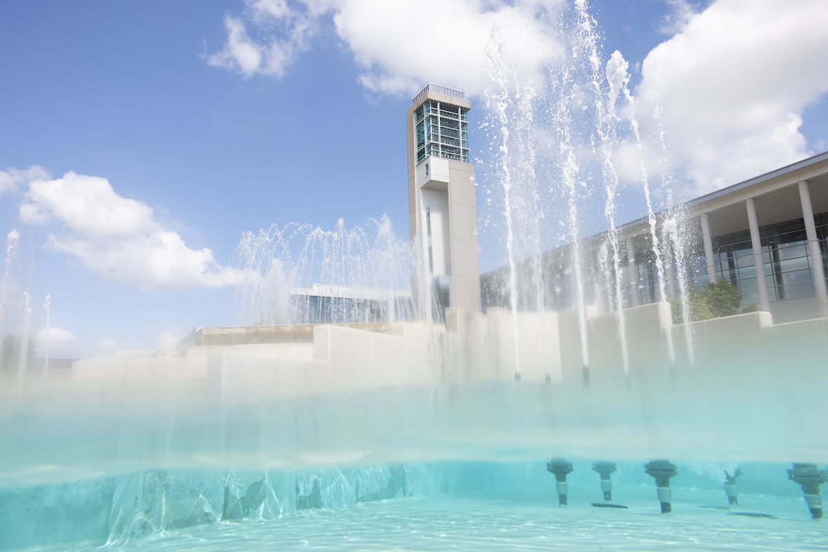 Save the date! ⛲ 🐻 Fountain Day will be on Tuesday, April 11. There will be T-Shirts, good food and crafts. We hope to see you there!

Event details:
📅 Tuesday, April 11
⏰ 11 a.m. - 2 p.m.
📍 Bear Head Plaza