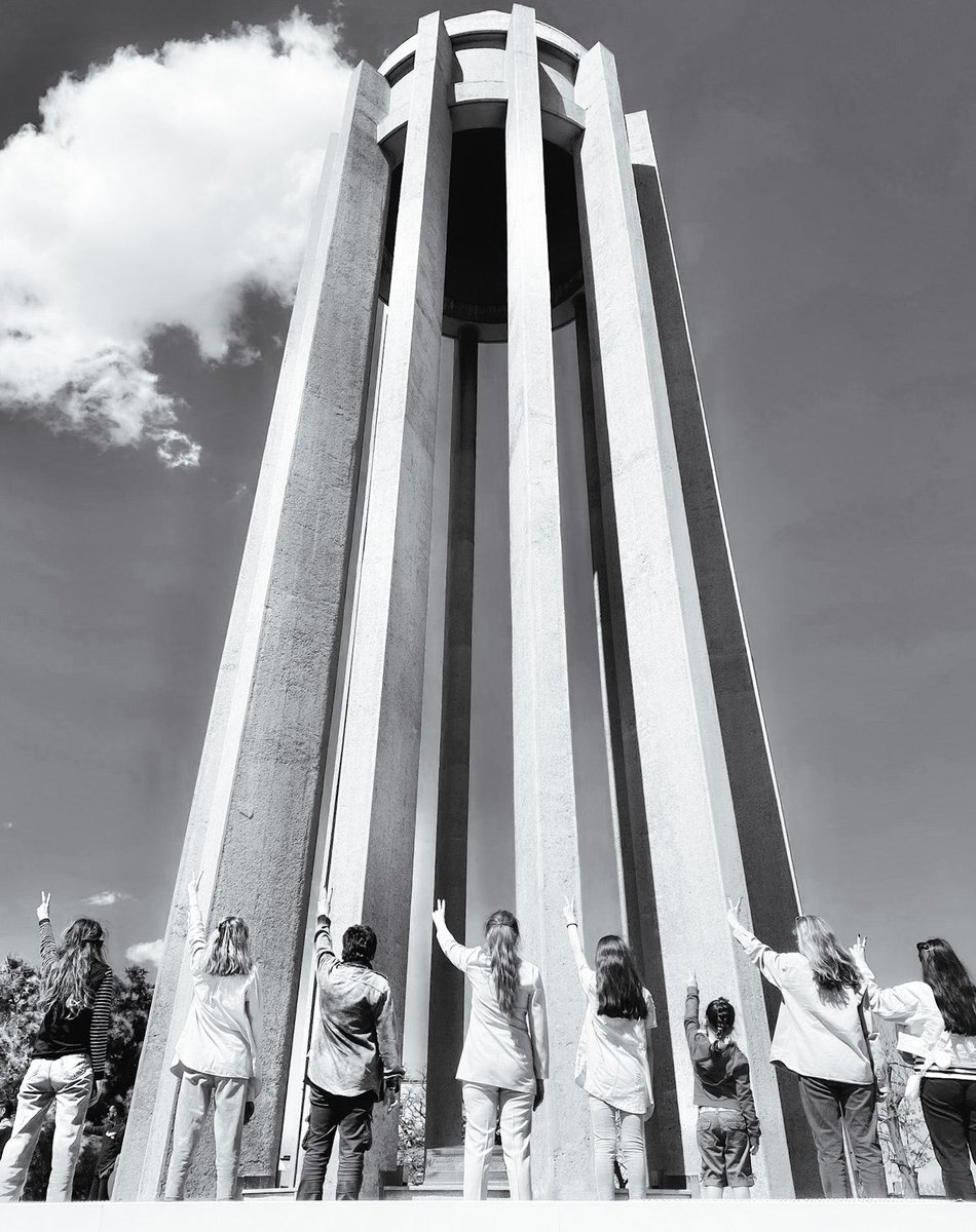 زن، زندگی، آزادی از آرام‌گاه پورسینا همه‌چیزدان ایران‌زمین، همدان